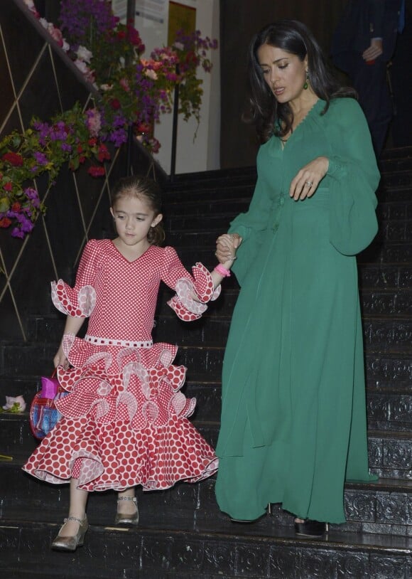 Salma Hayek et sa fille Valentina à la soirée de Gala Les P'tits Cracks au Pavillon Champs-Elysées à Paris, le 25 avril 2013.