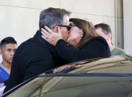 Pierce Brosnan et sa femme Keely Shaye Smith s'offrent un langoureux baiser