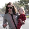 Jennifer Garner et son fils Samuel se promènent à Brentwood, le 26 avril 2013.