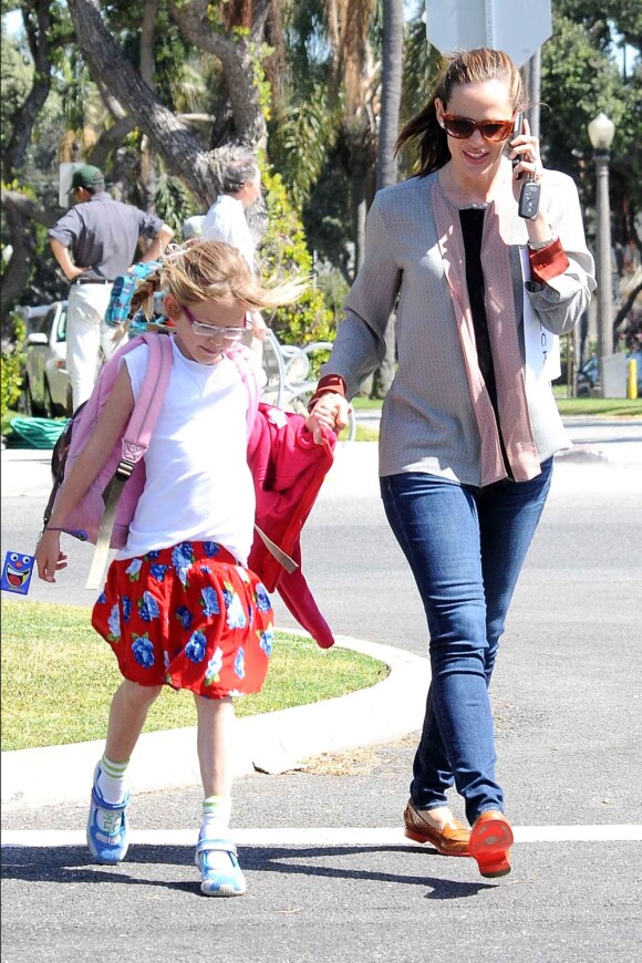 Jennifer Garner va chercher sa fille Violet à l'école, à Los Angeles le 26 avril 2013.
