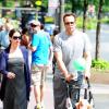 Exclu - Vince Vaughn sr promène avec sa femme Kyla Weber et leur fille Locklyn à Chicago, le 19 juin 2012.