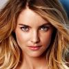 Elyse Taylor pose pour Victoria's Secret.