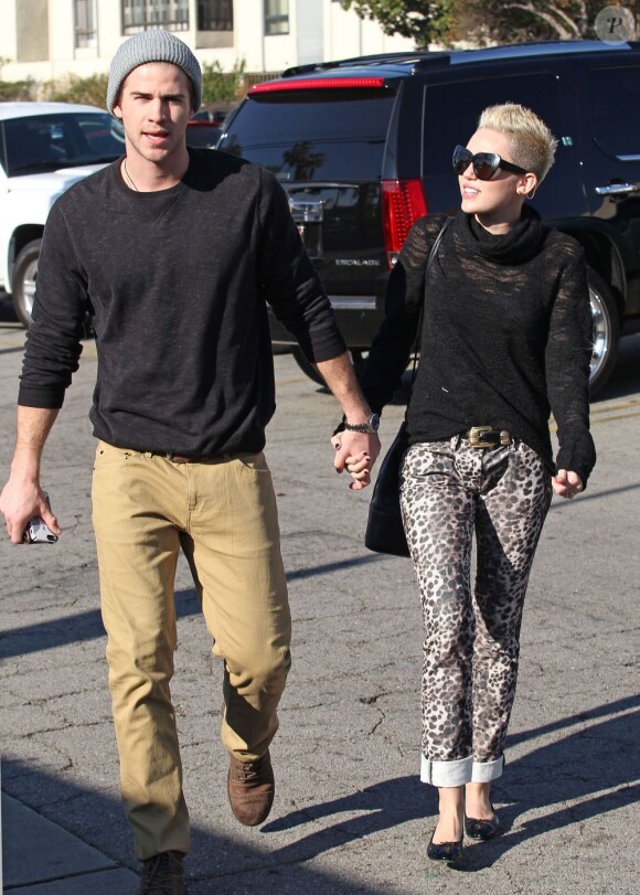 Miley Cyrus et son petit ami Liam Hemsworth en sortie à Los Angeles, le 22 décembre 2012.