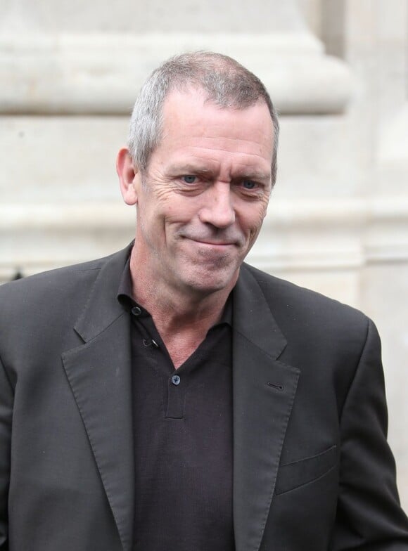 Exclu - Hugh Laurie arrive à la gare du Nord et se rend à son hôtel à Paris, le 29 avril 2013.