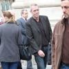 Exclu - Hugh Laurie arrive à la gare du Nord et se rend à son hôtel à Paris, le 29 avril 2013.