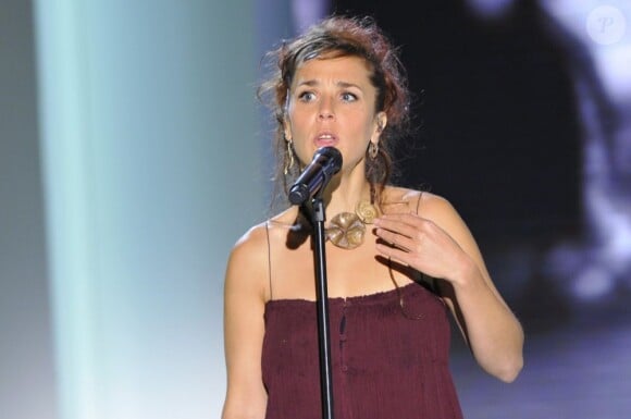 La chanteuse Zaz à l'enregistrement de l'émission Vivement Dimanche à Paris, le 28 novembre 2012.