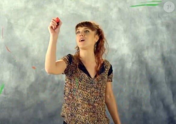 Zaz dans la vidéo de son dernier tube On ira, extrait de son prochain album, dévoilé le 27 mars 2013.