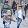 Sarah Jessica Parker, qui prend la pose, emmène son fils James à l'école à New York, le 29 avril 2013.