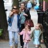 Sarah Jessica Parker, et sa nounou, a accompagné ses filles Marion et Tabitha à l'école, à New York, le 30 avril 2013.