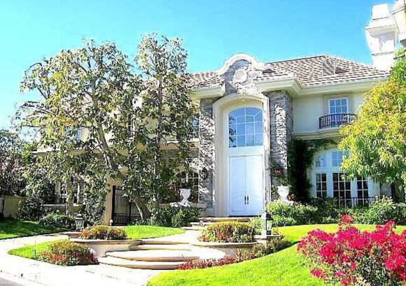 Chris Tucker a vendu sa maison pour 2,1 millions de dollars le 27 mars 2013.