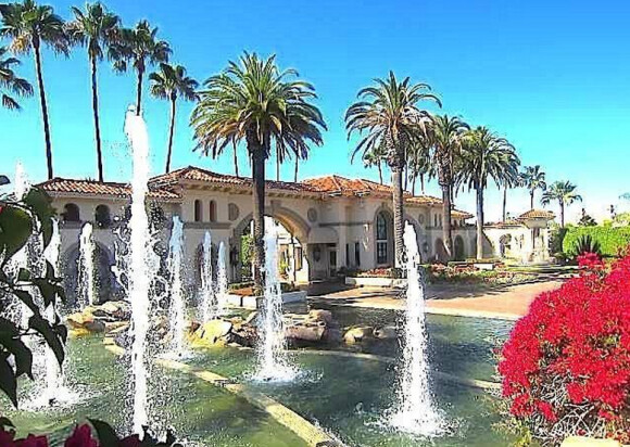 Chris Tucker a vendu sa maison de Los Angeles pour 2,1 millions de dollars le 27 mars 2013.