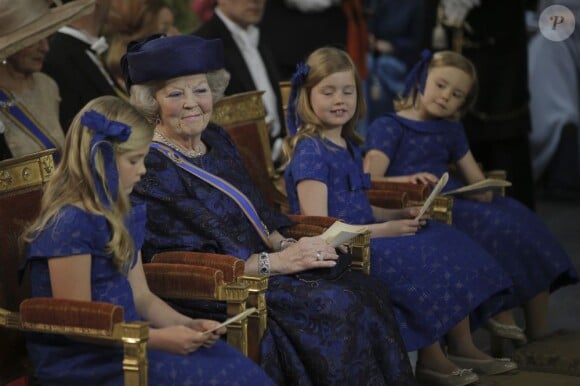 Catharina-Amalia, Beatrix, Alexia et Ariane lors de la prestation de serment du roi Willem-Alexander des Pays-Bas, le 30 avril 2013 à la Nouvelle Eglise (Nieuwe Kerk) d'Amsterdam.