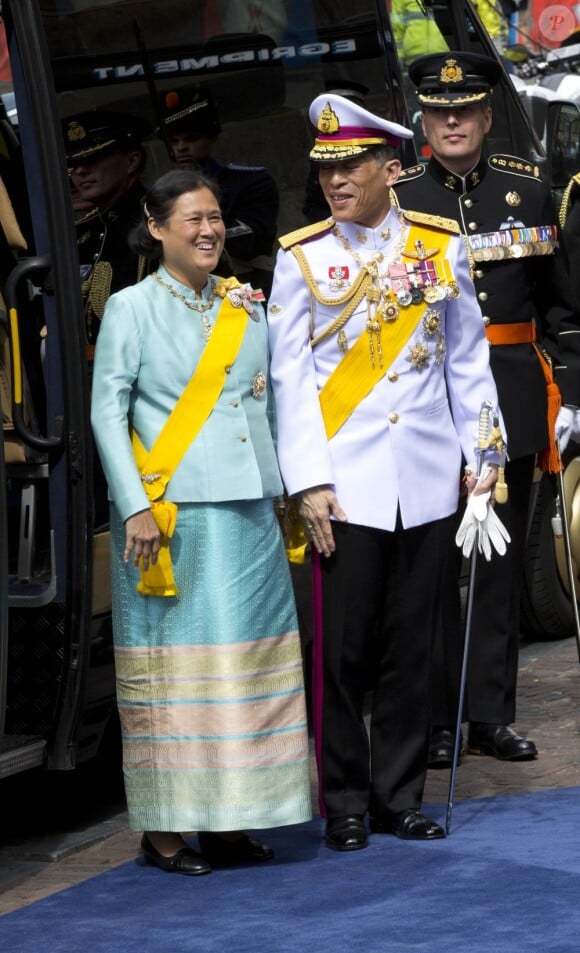 Le prince Vajiralongkorn de Thaïlande et la princesse Sirindhorn à la prestation de serment du roi Willem-Alexander des Pays-Bas, le 30 avril 2013 à la Nouvelle Eglise (Nieuwe Kerk) d'Amsterdam.