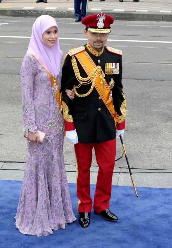 Le prince Al-Muhtadee Billah de Brunei et la princesse Sarah à la prestation de serment du roi Willem-Alexander des Pays-Bas, le 30 avril 2013 à la Nouvelle Eglise (Nieuwe Kerk) d'Amsterdam.