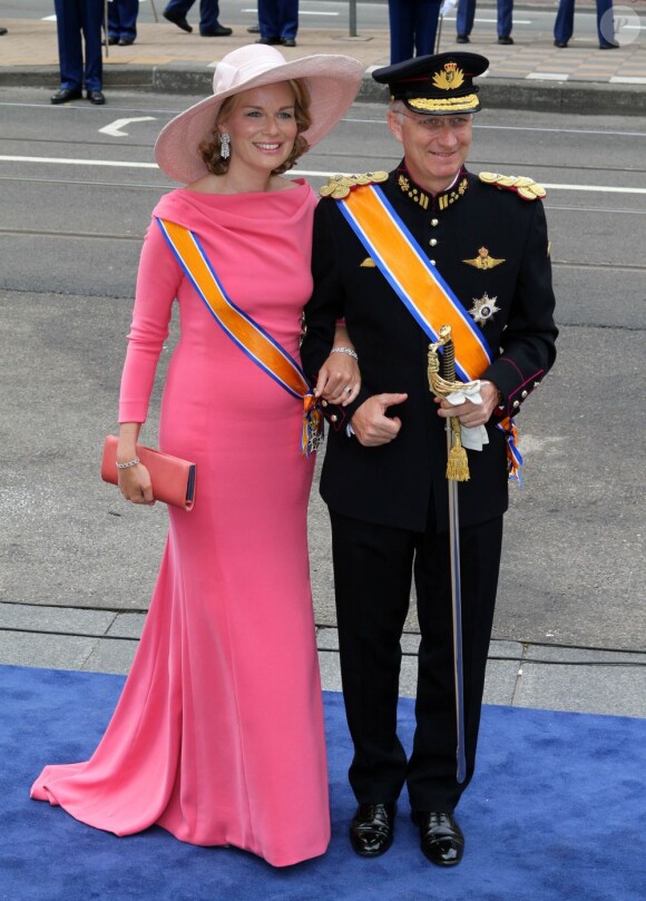 La princesse Mathilde et le prince Philippe de Belgique à la prestation de serment du roi Willem-Alexander des Pays-Bas, le 30 avril 2013 à la Nouvelle Eglise (Nieuwe Kerk) d'Amsterdam.