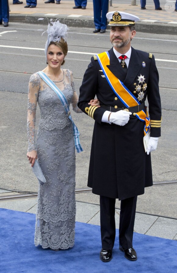Letizia et Felipe d'Espagne prenaient part à la prestation de serment du roi Willem-Alexander des Pays-Bas, le 30 avril 2013 à la Nouvelle Eglise (Nieuwe Kerk) d'Amsterdam.