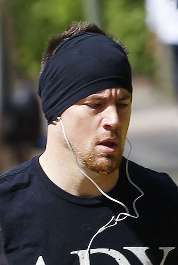 Channing Tatum, très en forme en plein jogging avec son chien à Londres le 30 avril 2013