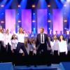 Céline Dion et Johnny Hallyday chantent L'Envie sur le plateau Les 500 choristes sur TF1, en novembre 2005.