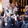 Céline Dion à la sortie de l'hôtel Gorge V à Paris, le 28 novembre 2012.