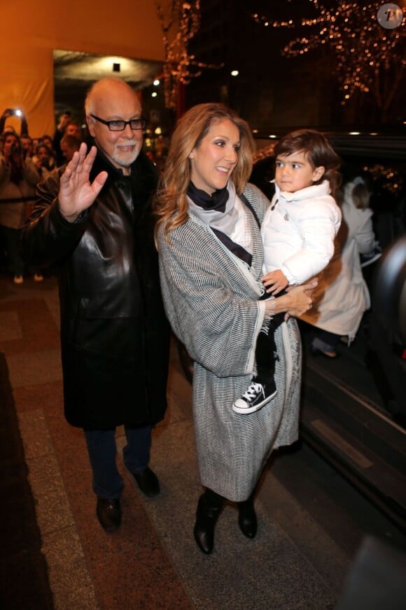 Céline Dion avec son mari René Angélil et un de ses jumeaux à la sortie de l'hôtel Gorge V à Paris,le 30 novembre 2012.