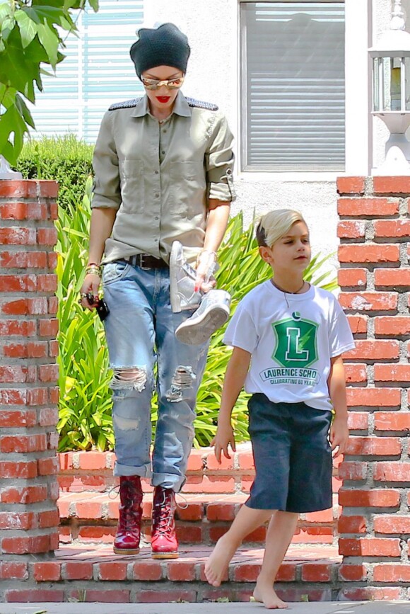 Gwen Stefani et son fils Kingston rendent visite à des amis dans le quartier de Sherman Oaks à Los Angeles, le 3 mai 2013.