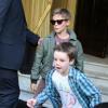 Romeo et Cruz Beckham viennent de déjeuner avec leurs célèbres parents à l'hôtel Costes à Paris le 4 mai 2013.