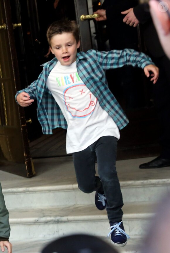 Cruz Beckham vient de déjeuner avec ses parents et son frère Romeo à l'hôtel Costes à Paris le 4 mai 2013.