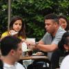 Ronaldo et sa compagne Paula Morais, déjeuner amoureux à Los Angeles le 5 mai 2013