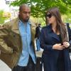Kanye West et Kim Kardashian se promènent à New York, le 6 mai 2013.