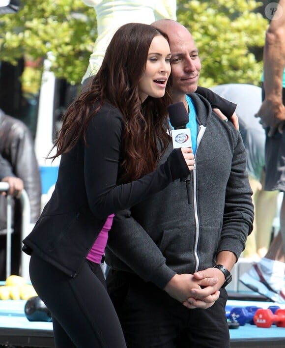 Megan Fox interroge Will Arnett sur le tournage de Tortues Ninja dans le Midtown, New York, le 7 mai 2013.