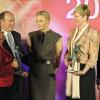 La princesse Charlene et le prince Albert de Monaco prenaient part le 7 mai 2013 au Sporting d'hiver de Monte-Carlo à la 2e cérémonie de remise du prix Femme de l'année, décerné au professeur Diane Harper et à Adeline Garino.