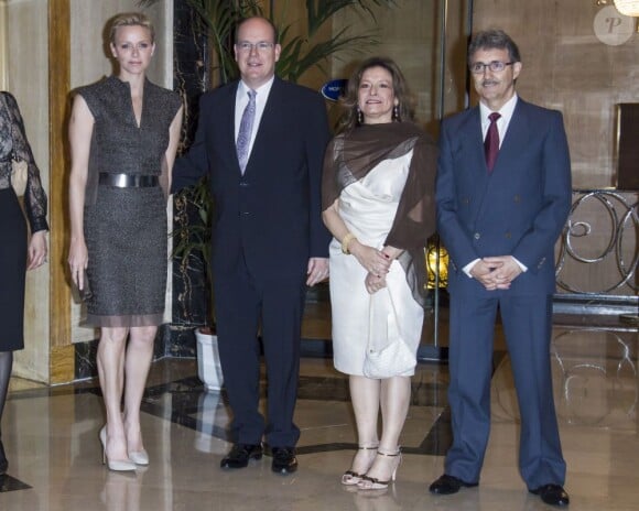 Le prince Albert et la princesse Charlene de Monaco prenaient part le 7 mai 2013 au Sporting d'hiver de Monte-Carlo à la 2e cérémonie de remise du prix Femme de l'année, décerné au professeur Diane Harper et à Adeline Garino.