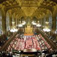  Vue d'ensemble de la cérémonie. La reine Elizabeth II présidait le 8 mai 2013 au palais de Westminster sa 60e ouverture cérémonielle du Parlement, en la présence habituelle de son époux le duc d'Edimbourg, et exceptionnelle de son fils le prince Charles, pour la première fois en 17 ans, et de Camilla Parker Bowles. 