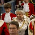  La reine Elizabeth II présidait le 8 mai 2013 au palais de Westminster sa 60e ouverture cérémonielle du Parlement, en la présence habituelle de son époux le duc d'Edimbourg, et exceptionnelle de son fils le prince Charles, pour la première fois en 17 ans, et de Camilla Parker Bowles. 