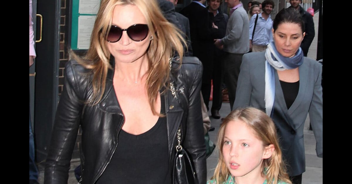 Kate Moss Dolce Vita Avec Son Amoureux Virée Nocturne Avec Sa Fille Lila Purepeople