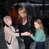 Kate Moss et sa fille Lila s'accordent une soirée entre filles à l'occasion d'une expo à Londres. Le 8 mai 2013