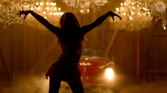Image sexy extraite de #Beautiful, le clip de Mariah Carey et Miguel, mai 2013.