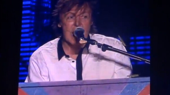 Paul McCartney : Une nuée de sauterelles s'invite à son concert... et y reste