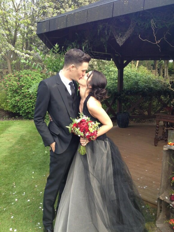 Shenae Grimes et Josh Beech lors de leur mariage le 10 mai 2013 dans la banlieue de Londres.