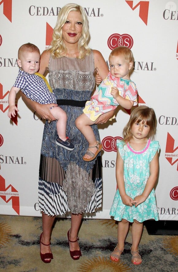 Tori Spelling, et ses quatre enfants Stella Doreen, Finn Davey, Liam Aaron et Hattie Margaret au Gala Annuel Mother's Day, à Los Angeles, le 10 mai 2013.