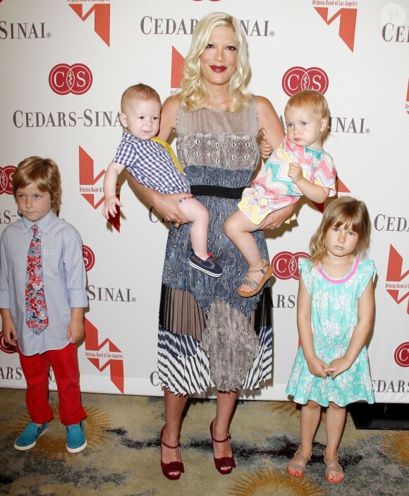 Tori Spelling, et ses quatre enfants Stella Doreen, Finn Davey, Liam Aaron et Hattie Margaret au Gala Annuel Mother's Day, à Los Angeles, le 10 mai 2013.