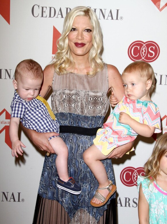 Tori Spelling, et ses quatre enfants Stella Doreen, Finn Davey, Liam Aaron et Hattie Margaret au Gala Annuel Mother's Day, à Los Angeles, le 10 mai 2013.
