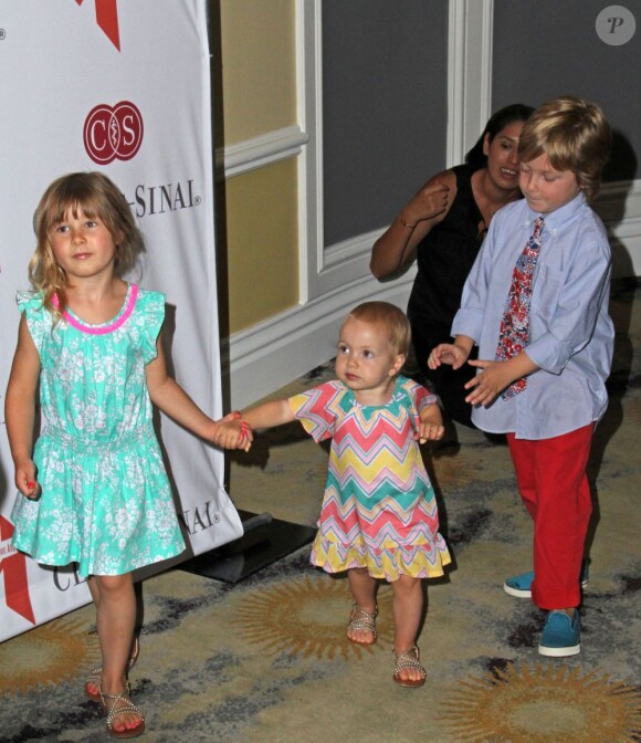 Tori Spelling, et ses quatre enfants Stella Doreen, Finn Davey, Liam Aaron et Hattie Margaret au Gala Annuel Mother's Day, à Los Angeles, le 10 mai 2013.