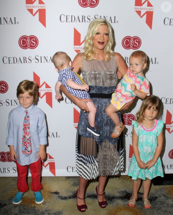 Tori Spelling, et ses quatre enfants Stella Doreen, Finn Davey, Liam Aaron et Hattie Margaret au Gala Annuel Mother's Day, à Los Angeles, le 10 mai 2013.