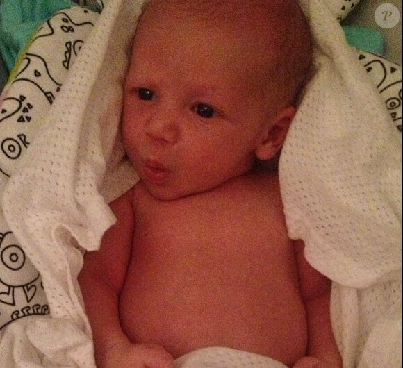 Malin Akerman a dévoilé la bouille de son bébé Sebastian sur Twitter
