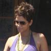 Halle Berry, enceinte, sa fille Nahla et son fiancé Olivier Martinez vont déjeuner au restaurant pour la fête des mères à West Hollywood, le 12 mai 2013.