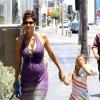 La belle Halle Berry, enceinte, sa fille Nahla et son fiancé Olivier Martinez vont déjeuner au restaurant Riva Bella pour la fête des mères à West Hollywood, le 12 mai 2013.