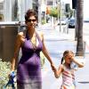 Halle Berry, enceinte, sa fille Nahla et son fiancé Olivier Martinez vont déjeuner au restaurant Riva Bella pour la fête des mères à West Hollywood, le 12 mai 2013.