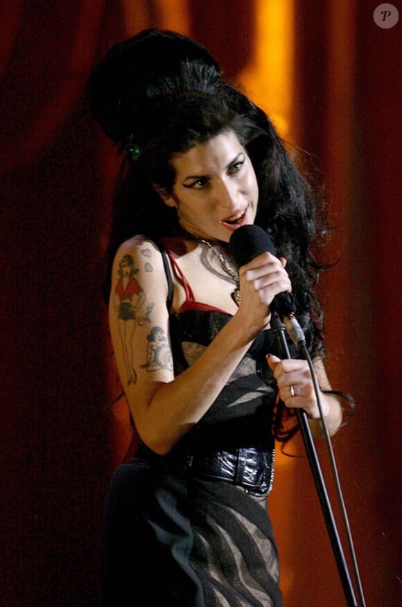 Amy Winehouse aux BRIT Awards 2008, à Londres, le 20 février 2008.