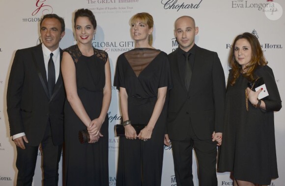 Anouchka Delon, Nikos Aliagas avec sa compagne Tina Grigoriou et sa soeur Maria Aliagas, Marios Argyropoulos à la 4eme édition du Global Gift Gala au George-V à Paris, le 13 mai 2013.